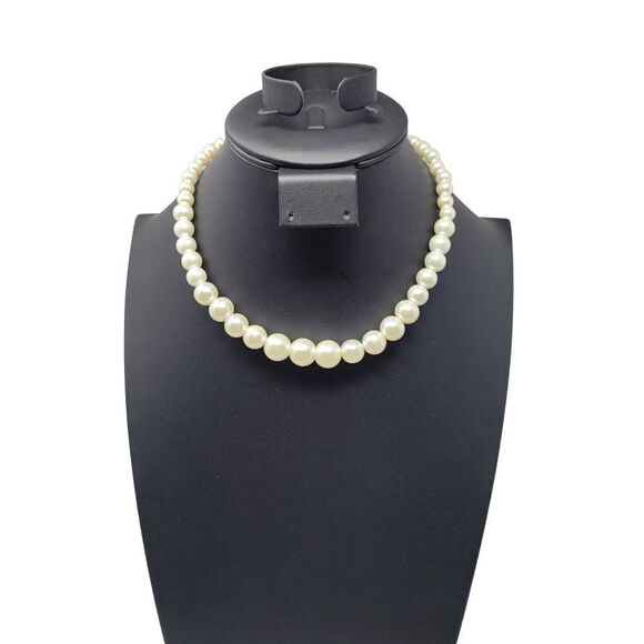 Princess Choker Necklace 17.5" Graduated Faux Pearl Classic Layering Piece - Picture 9 of 9